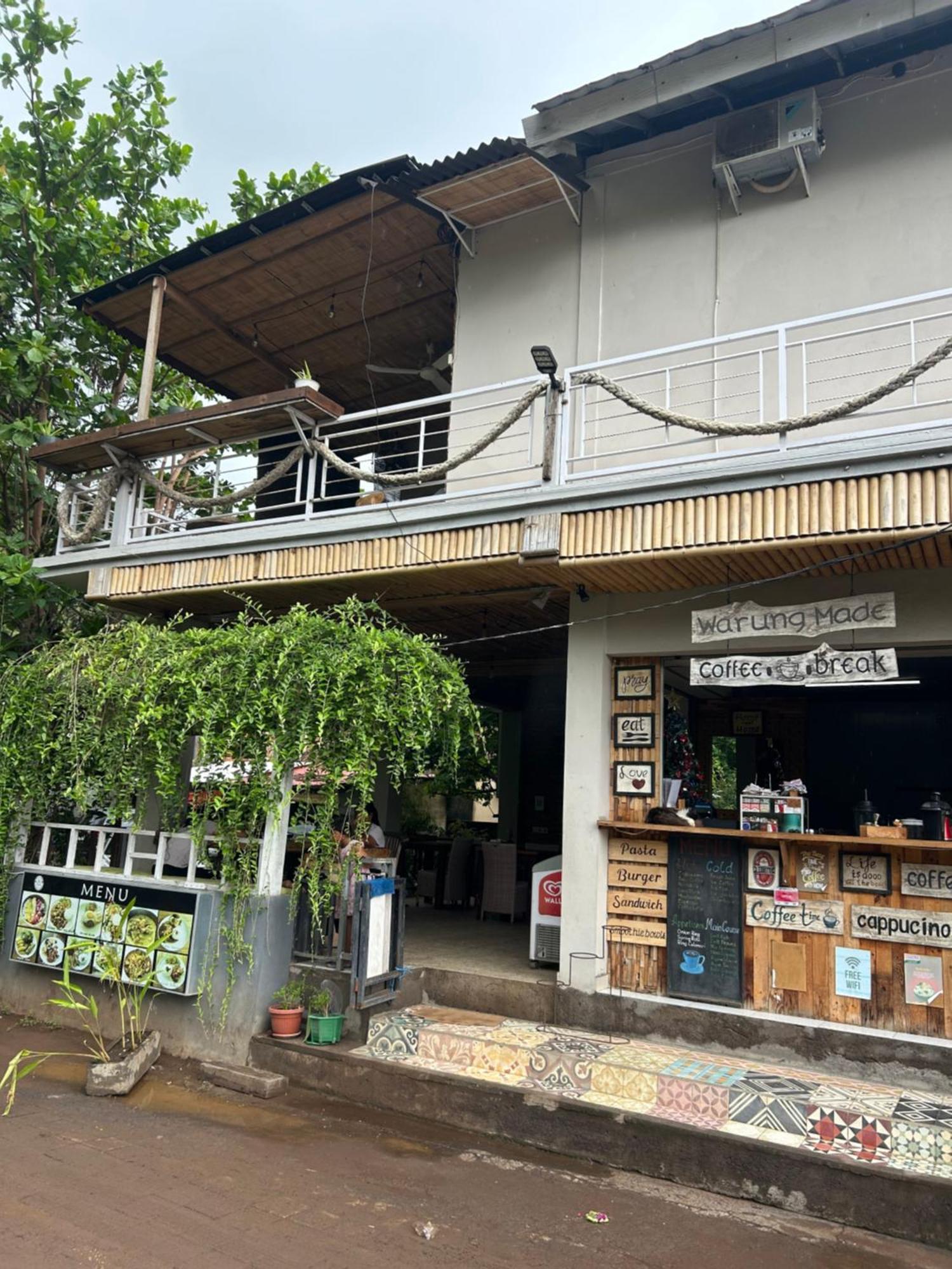 Blue Waves Hostel Amed Ambat Exterior foto